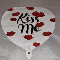 Fólia lufi sziv alakú Kiss Me felirattal