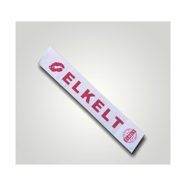 Elkelt feliratú vállszalag fehér