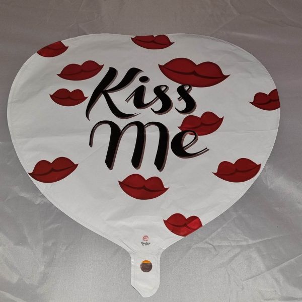 Fólia lufi sziv alakú Kiss Me felirattal